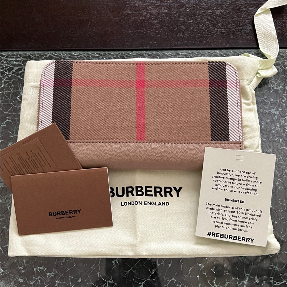 🆕 Burberry Beige and Pink Zip-Around Wallet - Picture 9 of 9